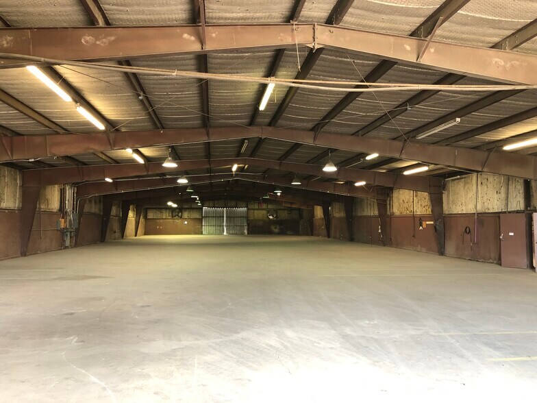 More Photos Of 1000 Ferguson Rd, Corsicana Warehouse For Sale