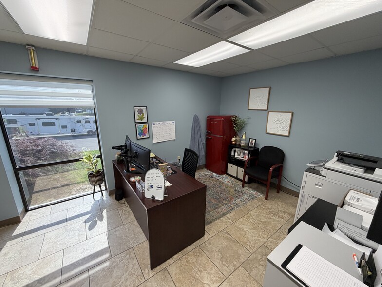 More Photos Of 7989 S Suburban Rd, Centerville Warehouse For Sale