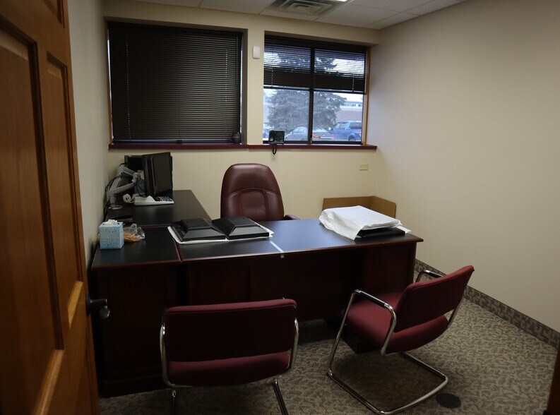 More Photos Of 1521 Northway Dr, Saint Cloud Medical For Lease