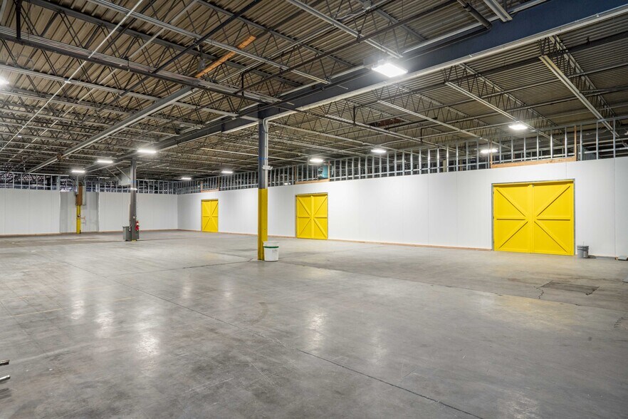 More Photos Of 6 Britton Dr, Bloomfield Warehouse For Lease