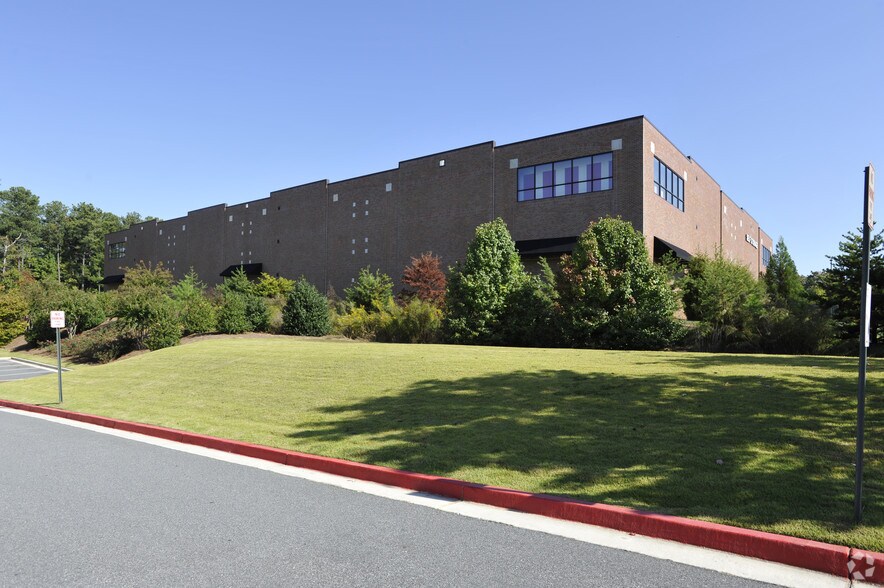 More Photos Of 1125 Roberts Blvd, Kennesaw Self Storage For Lease