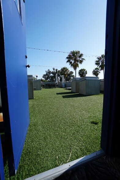 More Photos Of 1509 Abbot Kinney Blvd, Venice Storefront Retail Office For Lease