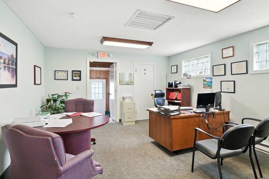 More Photos Of 485 Main St, Springfield Storefront Retail Residential For Sale