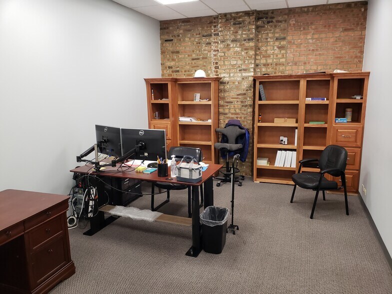 More Photos Of 526 E 114th Pl, Chicago Manufacturing For Lease