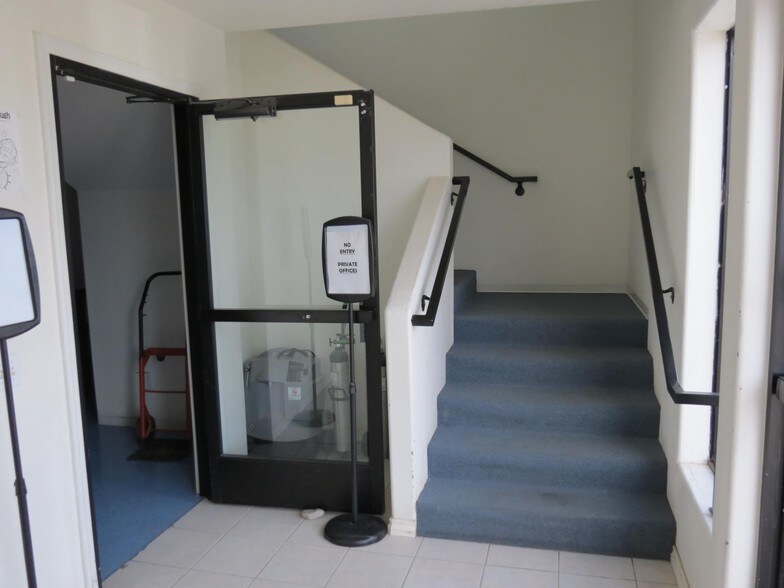 More Photos Of 1306 E Calvada Blvd, Pahrump Office Residential For Lease