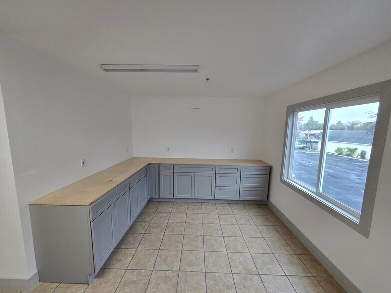 More Photos Of 911 Merchant St, Vacaville Freestanding For Lease