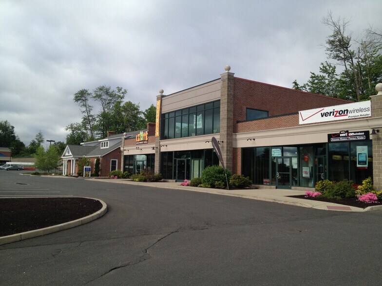 More Photos Of 645 Poquonock Ave, Windsor Storefront For Lease