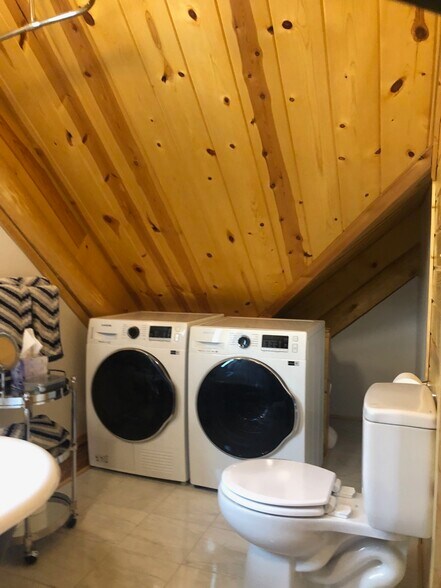 More Photos Of 465 Westover Rd, Two Harbors Specialty For Sale