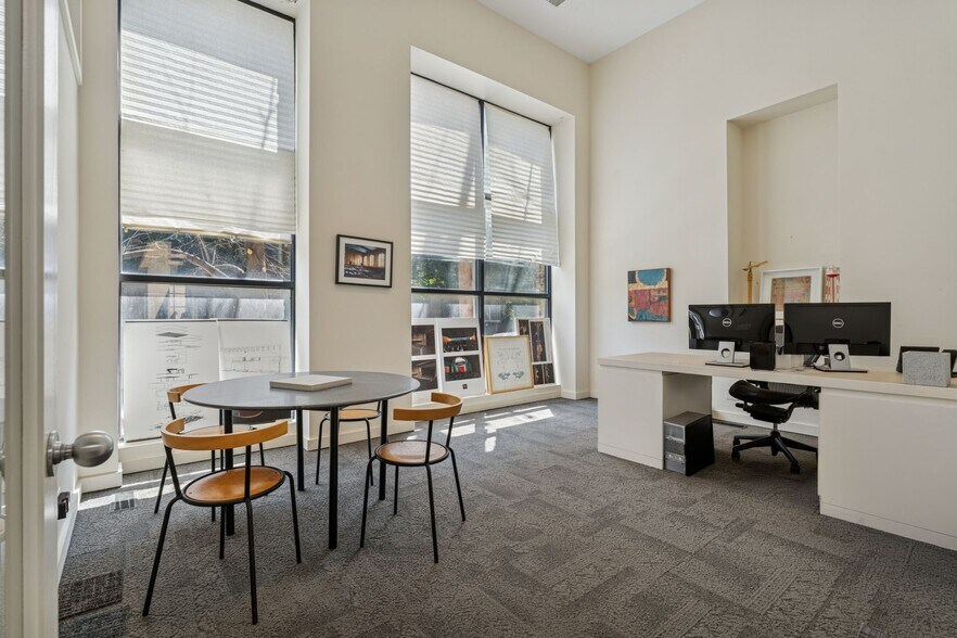 More Photos Of 942-944 W Huron St, Chicago General Retail For Sale
