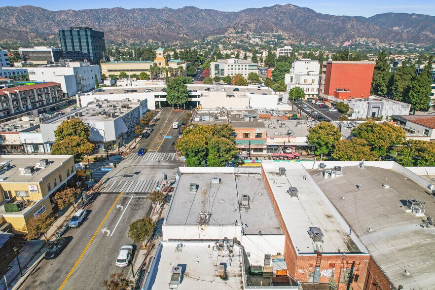 More Photos Of 147-153 N San Fernando Blvd, Burbank Storefront For Lease