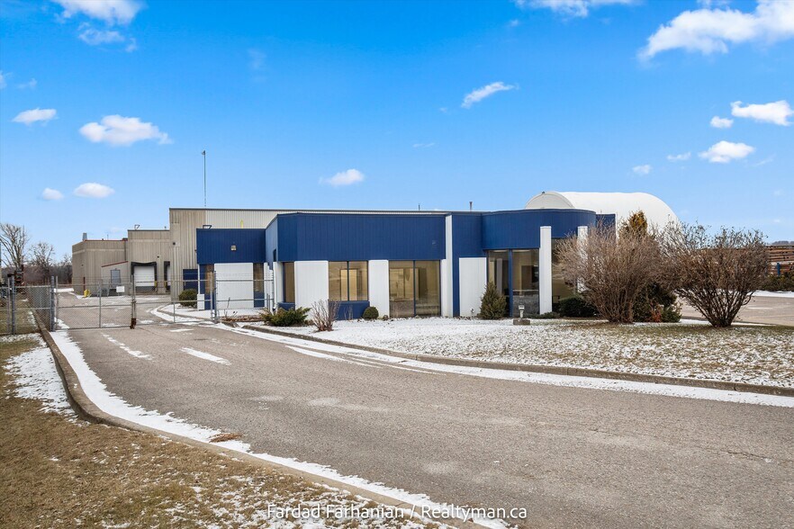 More Photos Of 42 Cardico Dr, Whitchurch-Stouffville Warehouse For Sale
