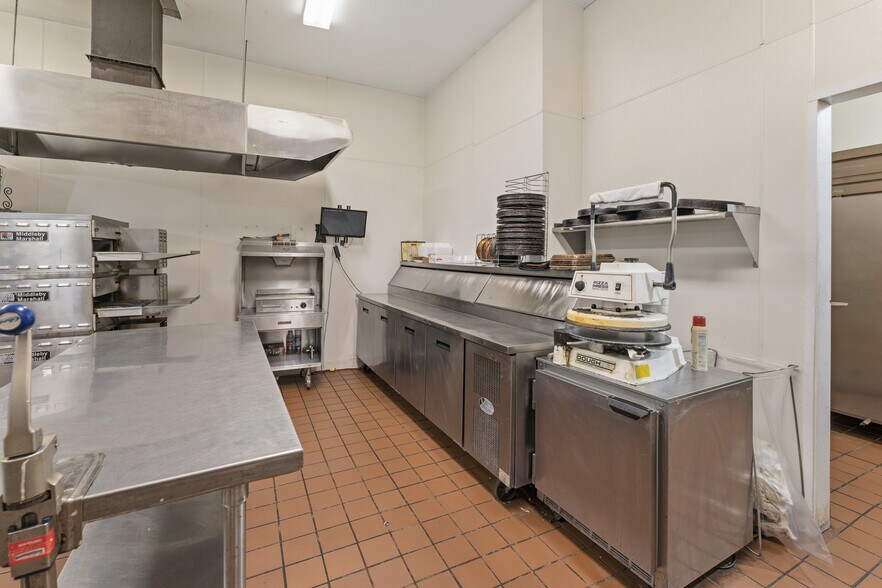 More Photos Of 410 Main St, Sandstone Restaurant For Sale