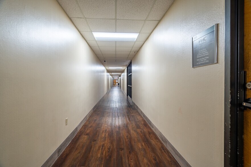More Photos Of 908 E Southmore Blvd, Pasadena Medical For Lease