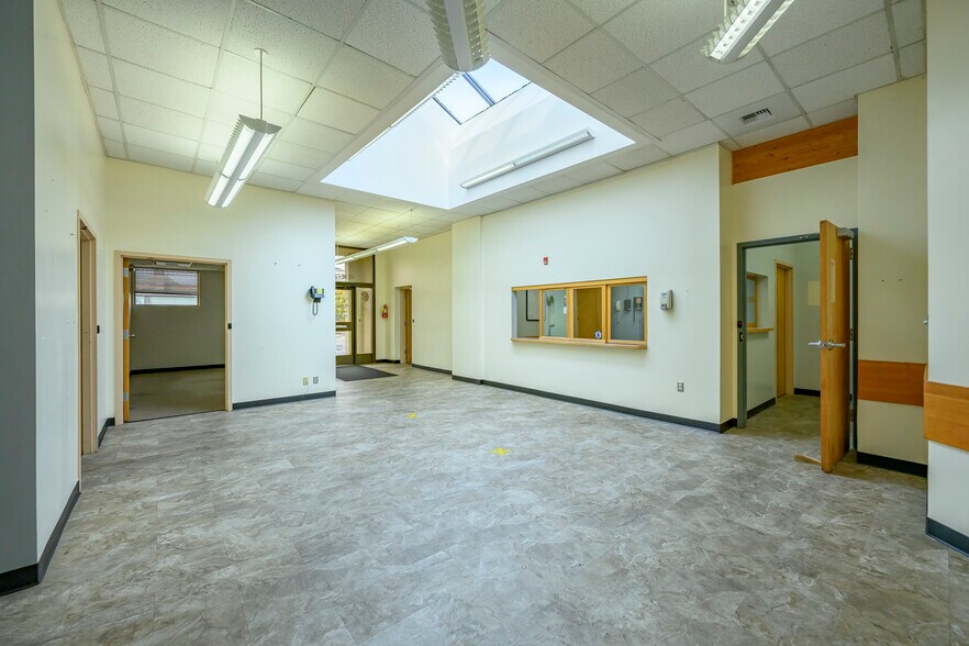 More Photos Of 424 NE Ford St, Mcminnville Office For Sale