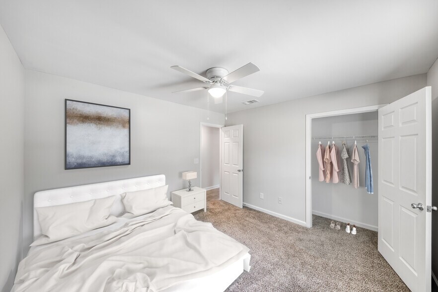 More Photos Of 100-202 Oak Bluff Dr, Athens Apartments For Sale