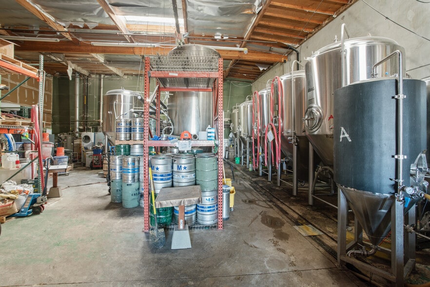 More Photos Of 7949 Stromesa Ct, San Diego Warehouse For Lease