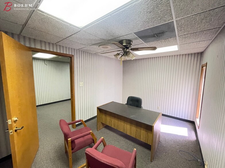 More Photos Of 204 -208 Cully Dr, Kerrville Office For Lease