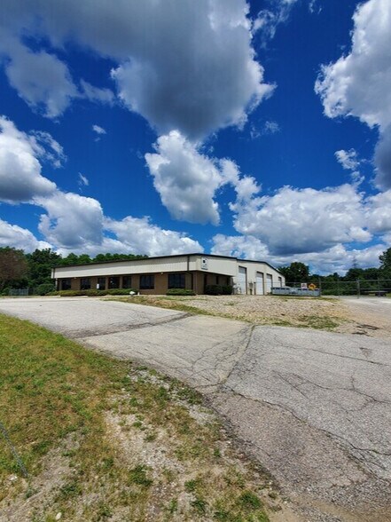 Primary Photo Of 2998 Paul Dr, Elkhart Manufacturing For Lease
