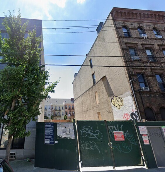Primary Photo Of 920 Metropolitan Ave, Brooklyn Warehouse For Sale