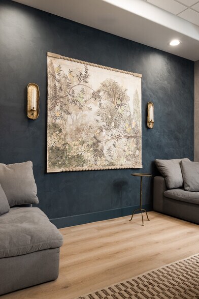 More Photos Of 4505 E Broadway Rd, Phoenix Light Manufacturing For Sale