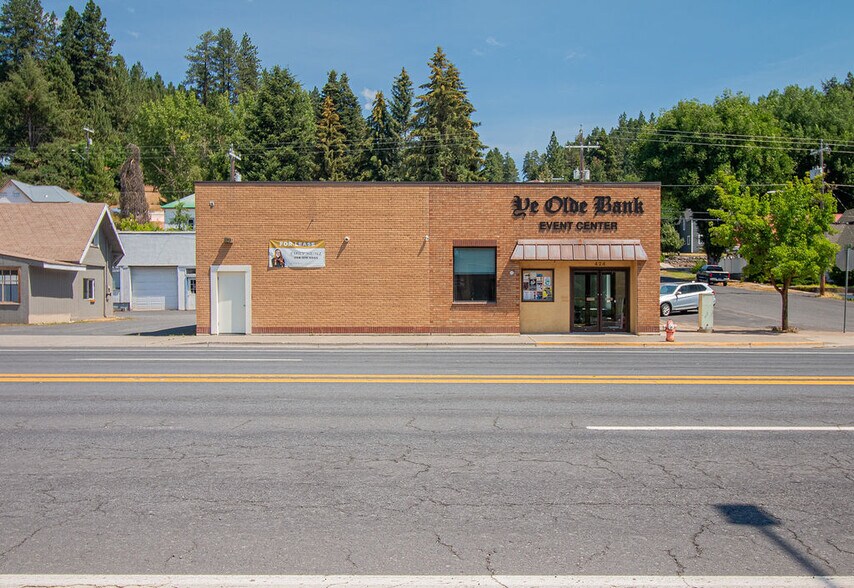 More Photos Of 424 S Main St, Troy Bank For Lease