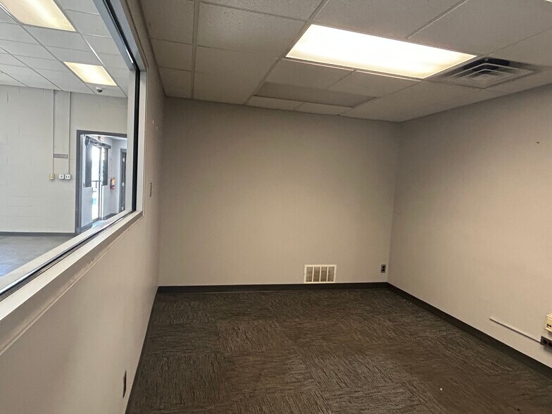 More Photos Of 207 Causeway Blvd, La Crosse Industrial For Sale