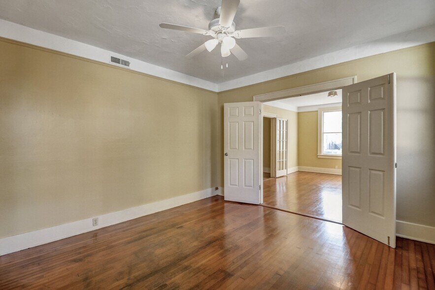 More Photos Of 210 E 48th St, Savannah Apartments For Sale