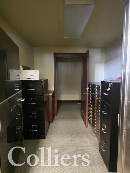 More Photos Of 1715 Pole Line Rd E, Twin Falls Bank For Sale