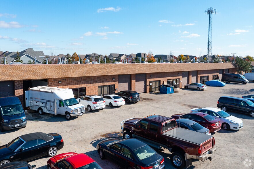 More Photos Of 1965-1983 N Lake Ter, Glenview Warehouse For Lease