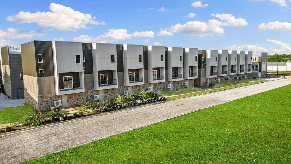 More Photos Of 1982 S Razorback Rd, Fayetteville Apartments For Sale