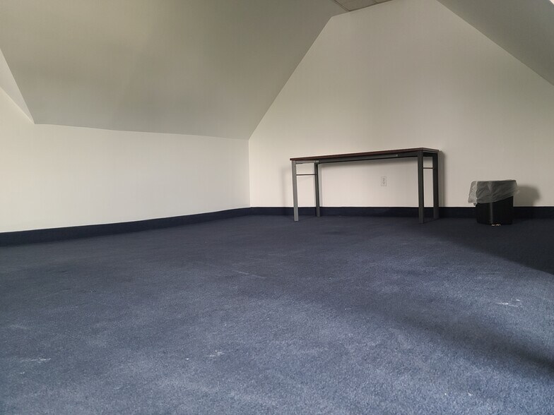More Photos Of 221 Mineola Blvd, Mineola Office For Lease