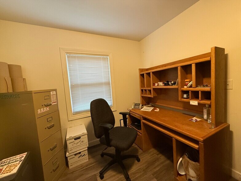 More Photos Of 942 E 3rd St, Monroe Schools For Sale