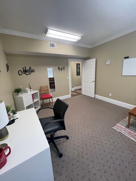 More Photos Of 327 Dahlonega St, Cumming Medical For Lease