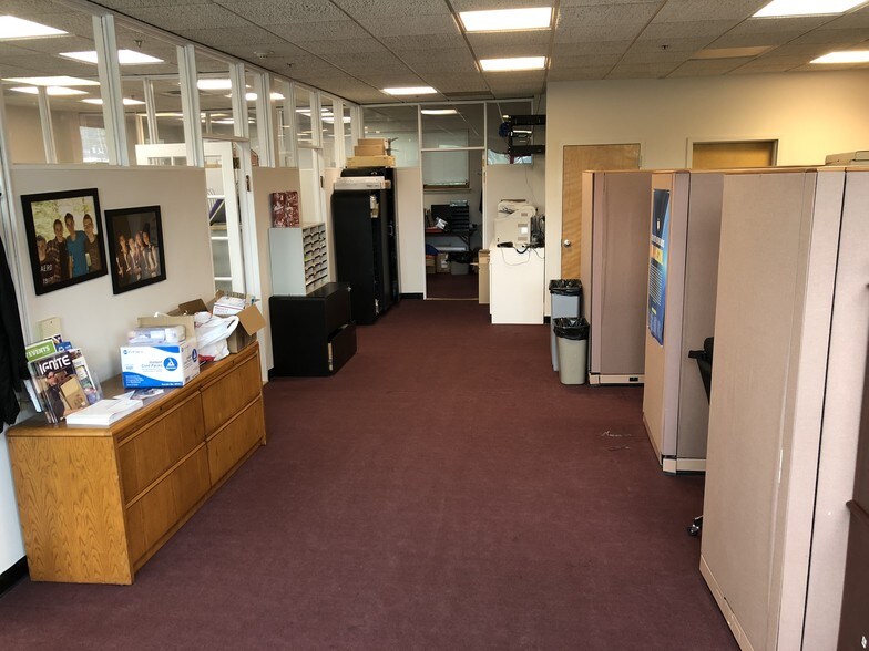 More Photos Of 1345 Queen Anne Rd, Teaneck Office For Lease