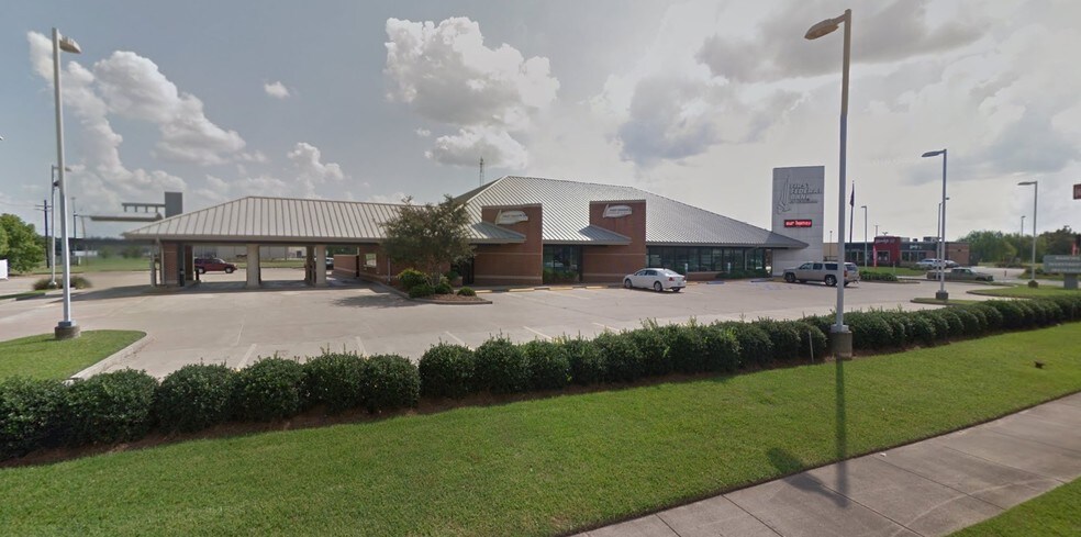 More Photos Of 2141 N Mall Dr, Alexandria Medical For Lease