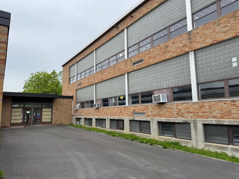 More Photos Of 89 E Genesee St, Auburn Flex For Sale