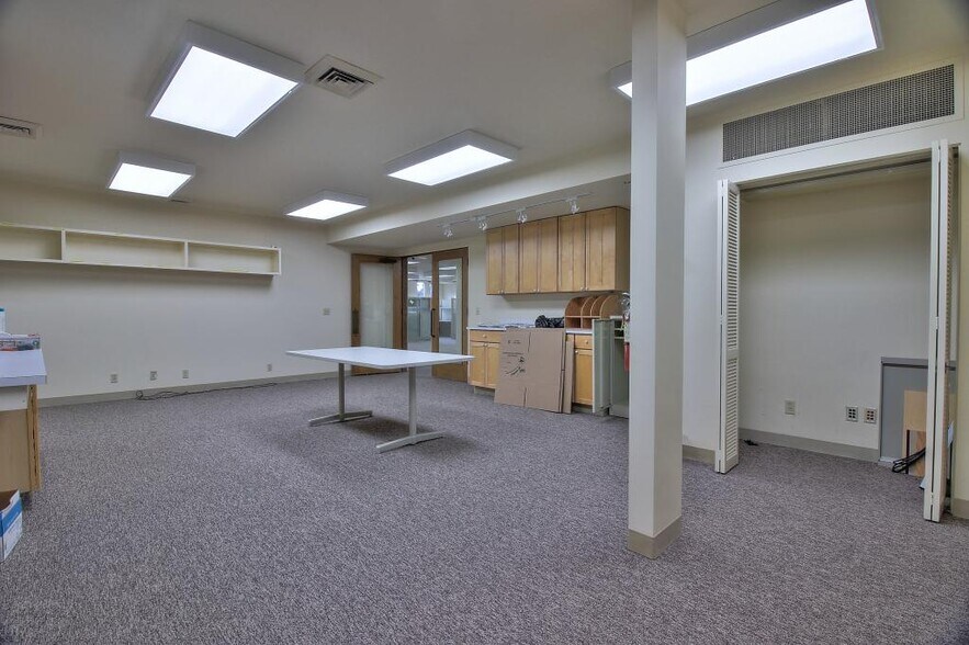 More Photos Of 400 Camino Aguajito, Monterey Office For Sale