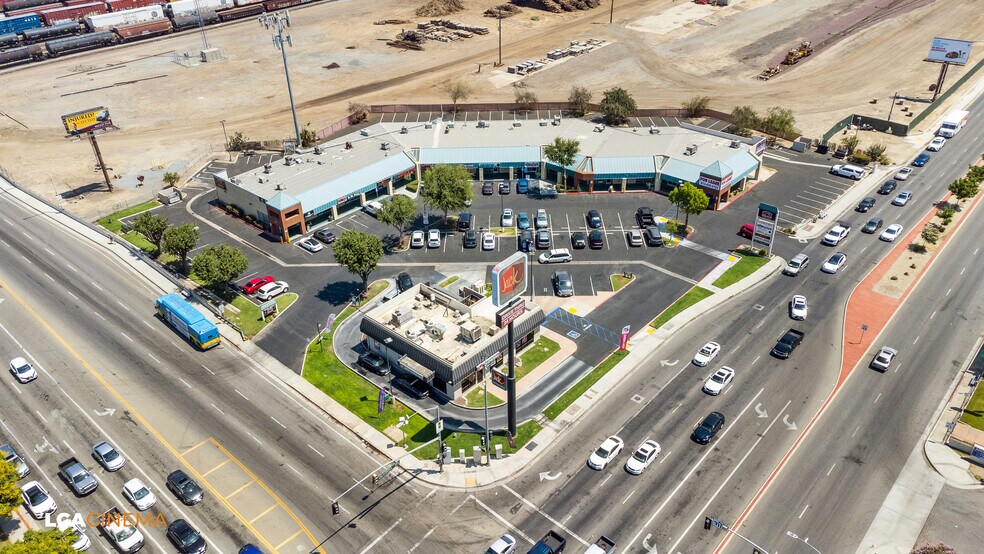 More Photos Of 1220 Oak St, Bakersfield Freestanding For Sale