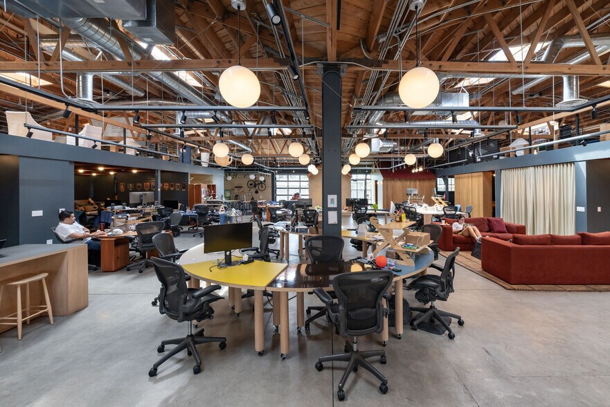 More Photos Of 4216 W Jefferson Blvd, Los Angeles Loft Creative Space For Lease