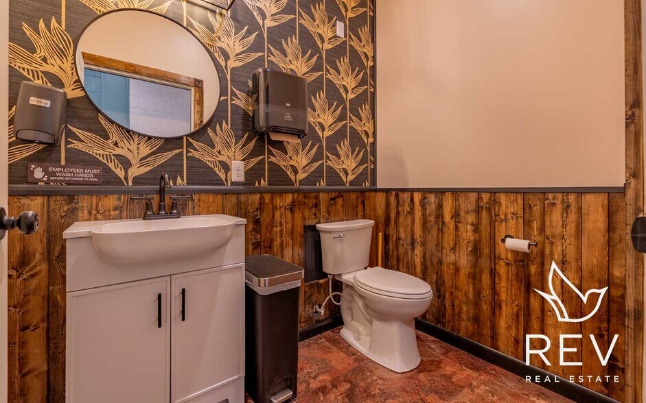 More Photos Of 117 S Bent St, Powell General Retail For Sale