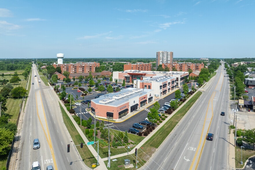 More Photos Of 600 Milwaukee Ave, Glenview Unknown For Lease