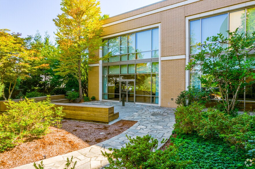 More Photos Of 5505 NE Moore Ct, Hillsboro Office For Sale