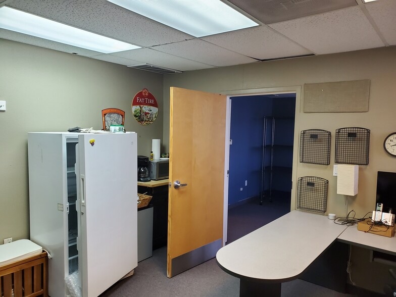 More Photos Of 350-366 Norfolk St, Aurora Light Manufacturing For Sale