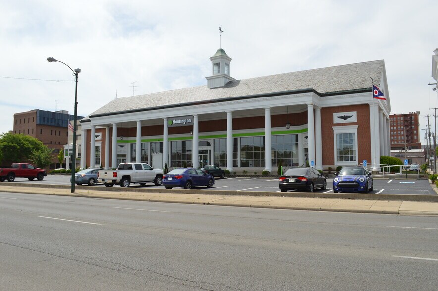 More Photos Of 5 W North St, Springfield Storefront Retail Office For Lease