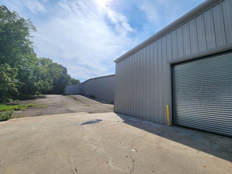 More Photos Of 17 Wood St, West Haven Warehouse For Lease