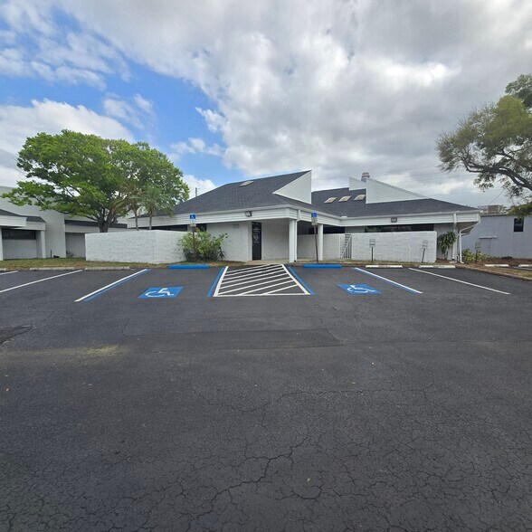 Primary Photo Of 617 Lakeview Rd, Clearwater Medical For Lease