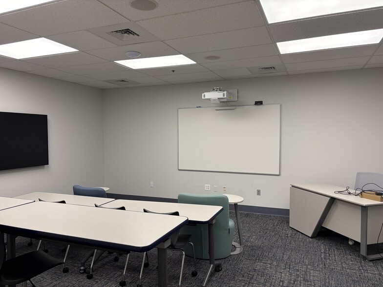 More Photos Of 201 Riverneck Rd, Chelmsford Office For Lease