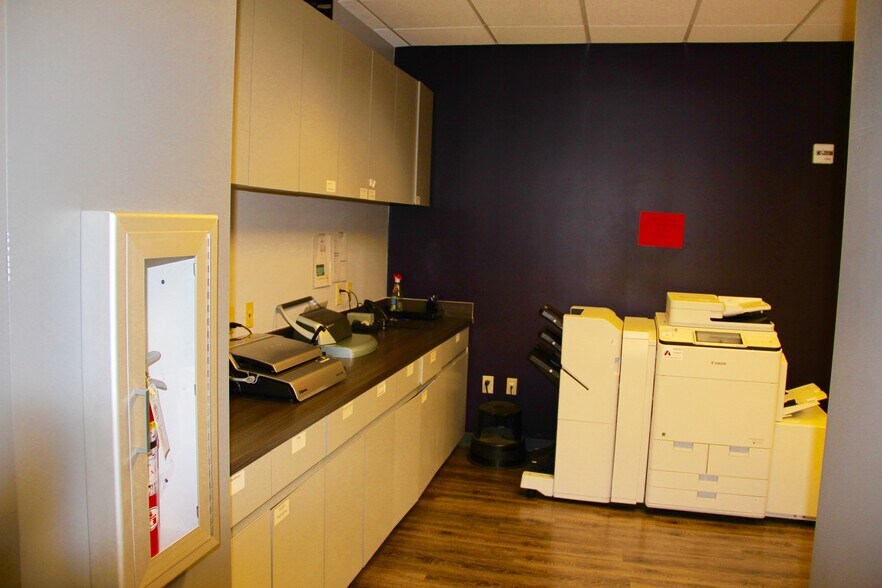 More Photos Of 100 N Tampa St, Tampa Office For Lease