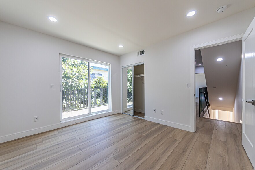 More Photos Of 5436 Romaine St, Los Angeles Apartments For Sale