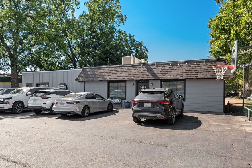 More Photos Of 407 W Main St, Waxahachie Freestanding For Sale